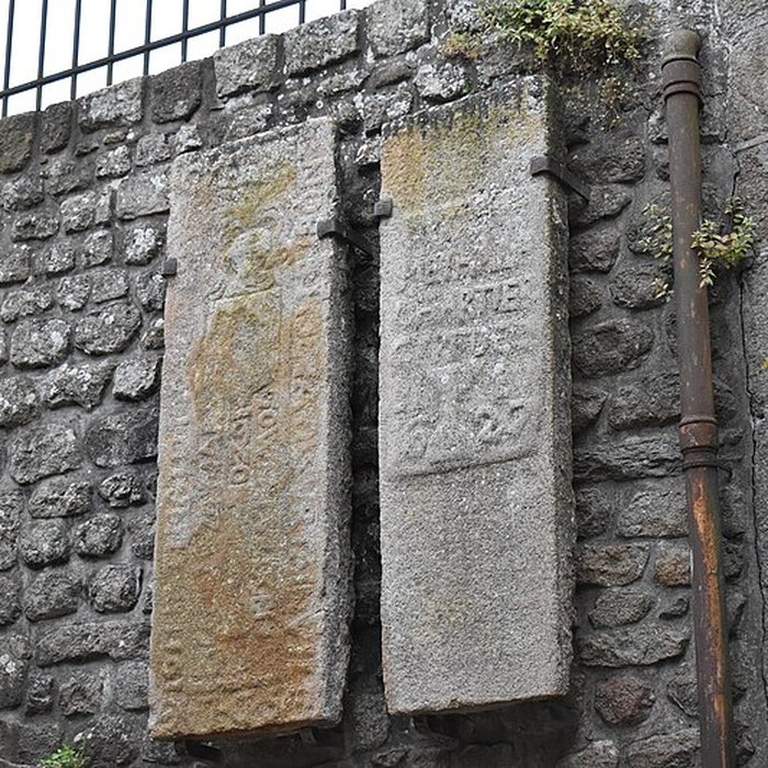 Photo de Cimetière communal et son enceinte entourant léglise