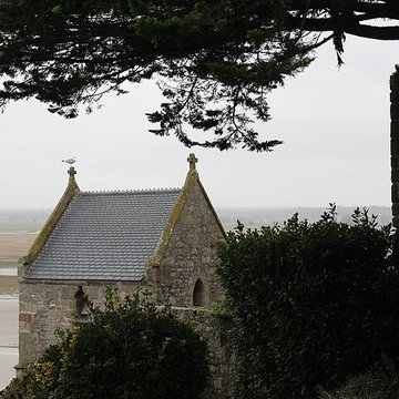 Cimetière communal et son enceinte entourant léglise