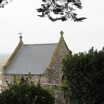 Cimetière communal et son enceinte entourant léglise