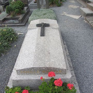 Cimetière communal et son enceinte entourant léglise