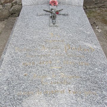 Cimetière communal et son enceinte entourant léglise