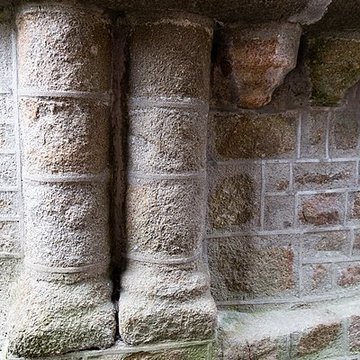 Cimetière communal et son enceinte entourant léglise