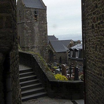 Cimetière communal et son enceinte entourant léglise