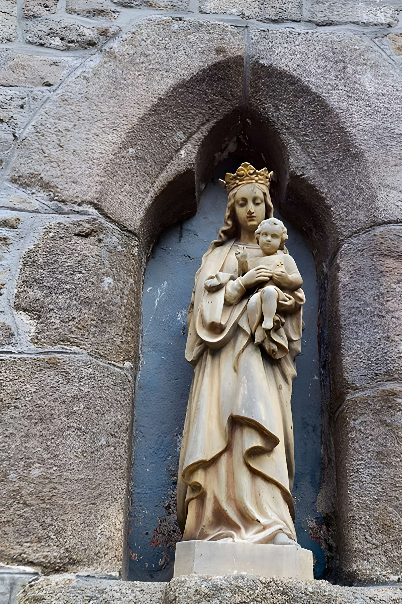 Cimetière communal et son enceinte entourant l'église