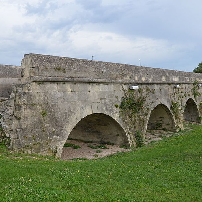 Photo de Aqueduc du pont de Crau à Arles