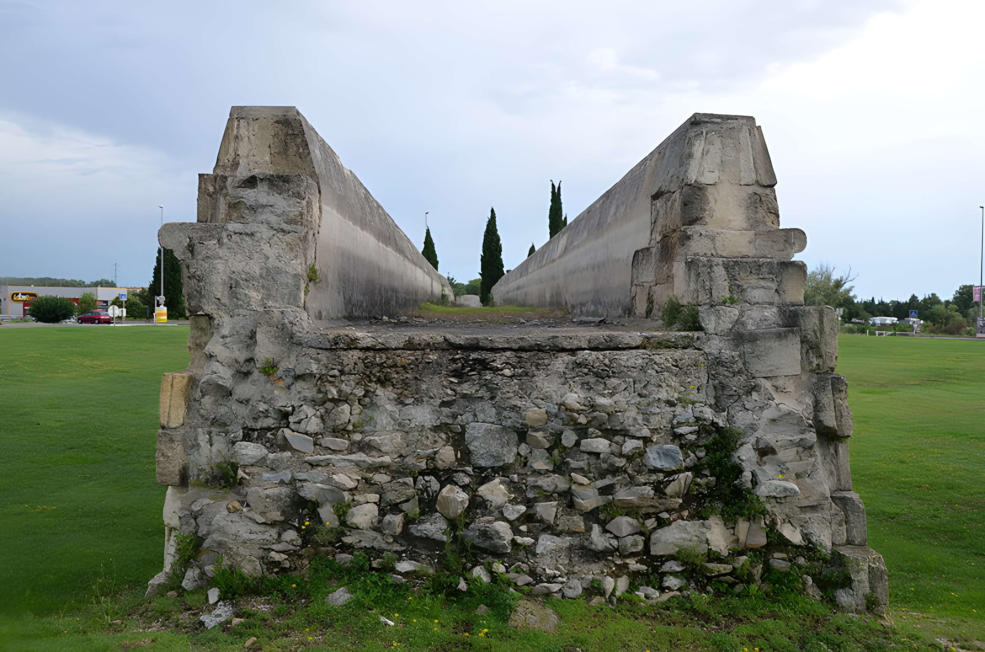 Aqueduc du pont de Crau à Arles