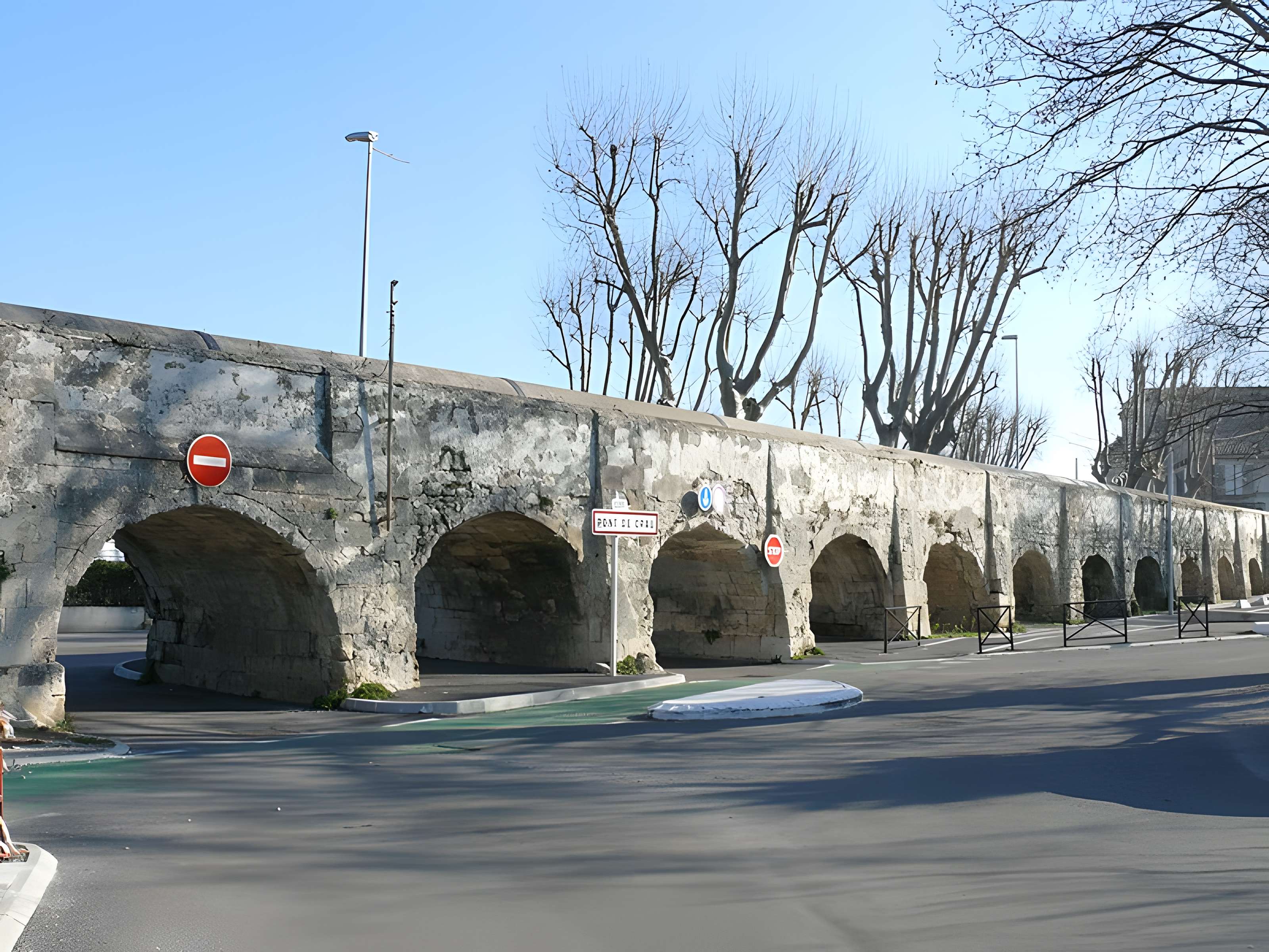 Aqueduc du pont de Crau à Arles