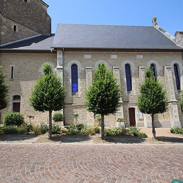 Clocher de lÉglise Saint-Pierre-et-Saint-Paul de Cherré