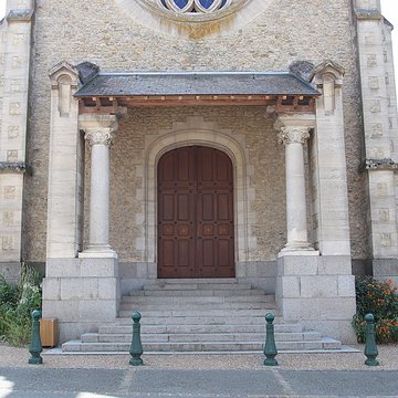 Clocher de lÉglise Saint-Pierre-et-Saint-Paul de Cherré