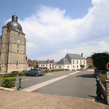 Clocher de lÉglise Saint-Pierre-et-Saint-Paul de Cherré