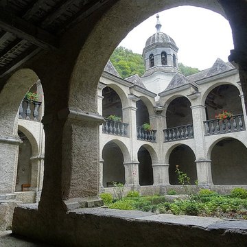 Cloître de léglise de Sarrance