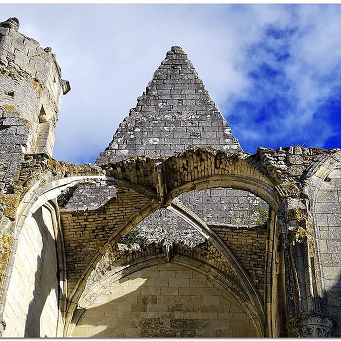 Photo de Collégiale des Roches-Tranchelion à Avon-les-Roches