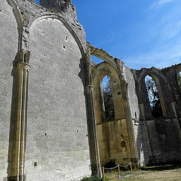 Collégiale des Roches-Tranchelion à Avon-les-Roches