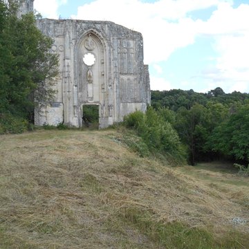 Collégiale des Roches-Tranchelion à Avon-les-Roches