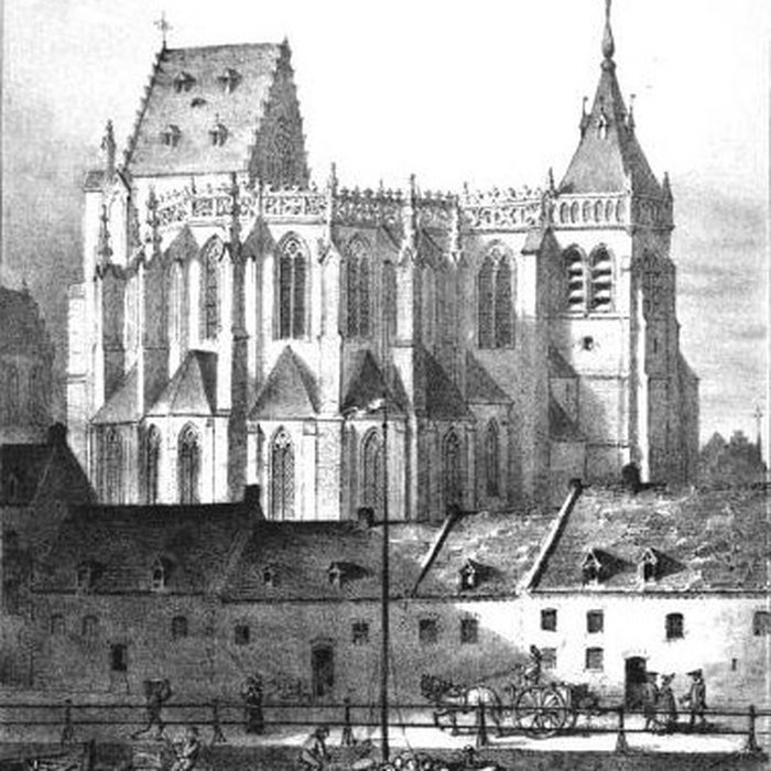 Photo de Vestiges de lancienne collégiale Saint-Pierre