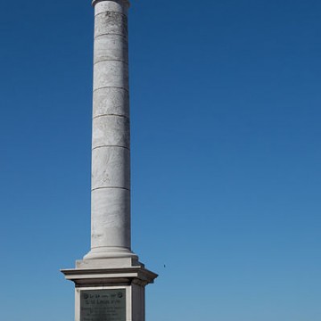 colonne commemorative du debarquement de louis xviii a calais