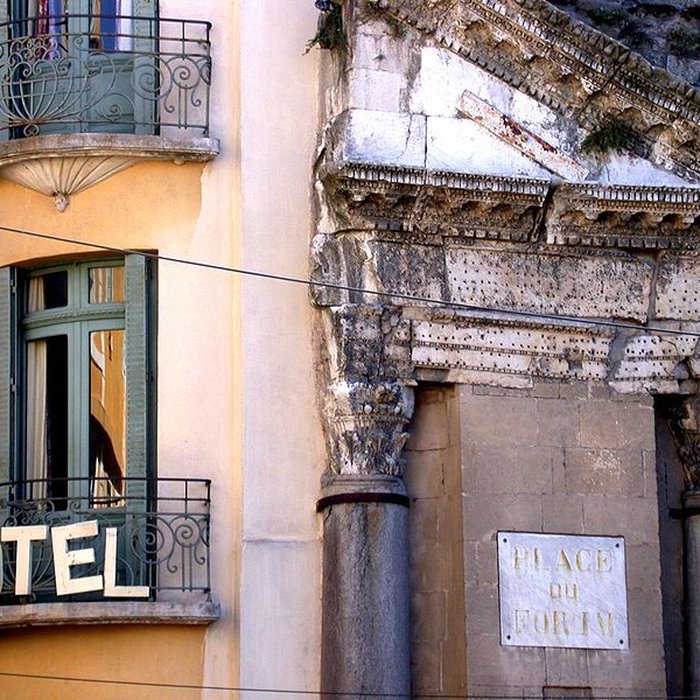 Photo de Colonnes de Saint-Lucien à Arles