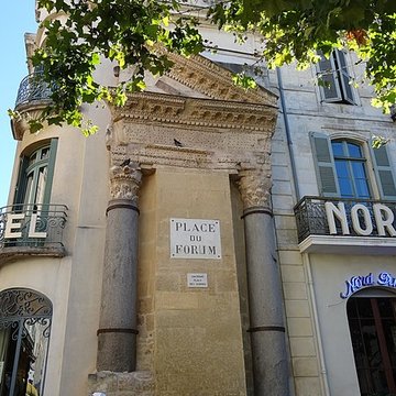 Colonnes de Saint-Lucien à Arles