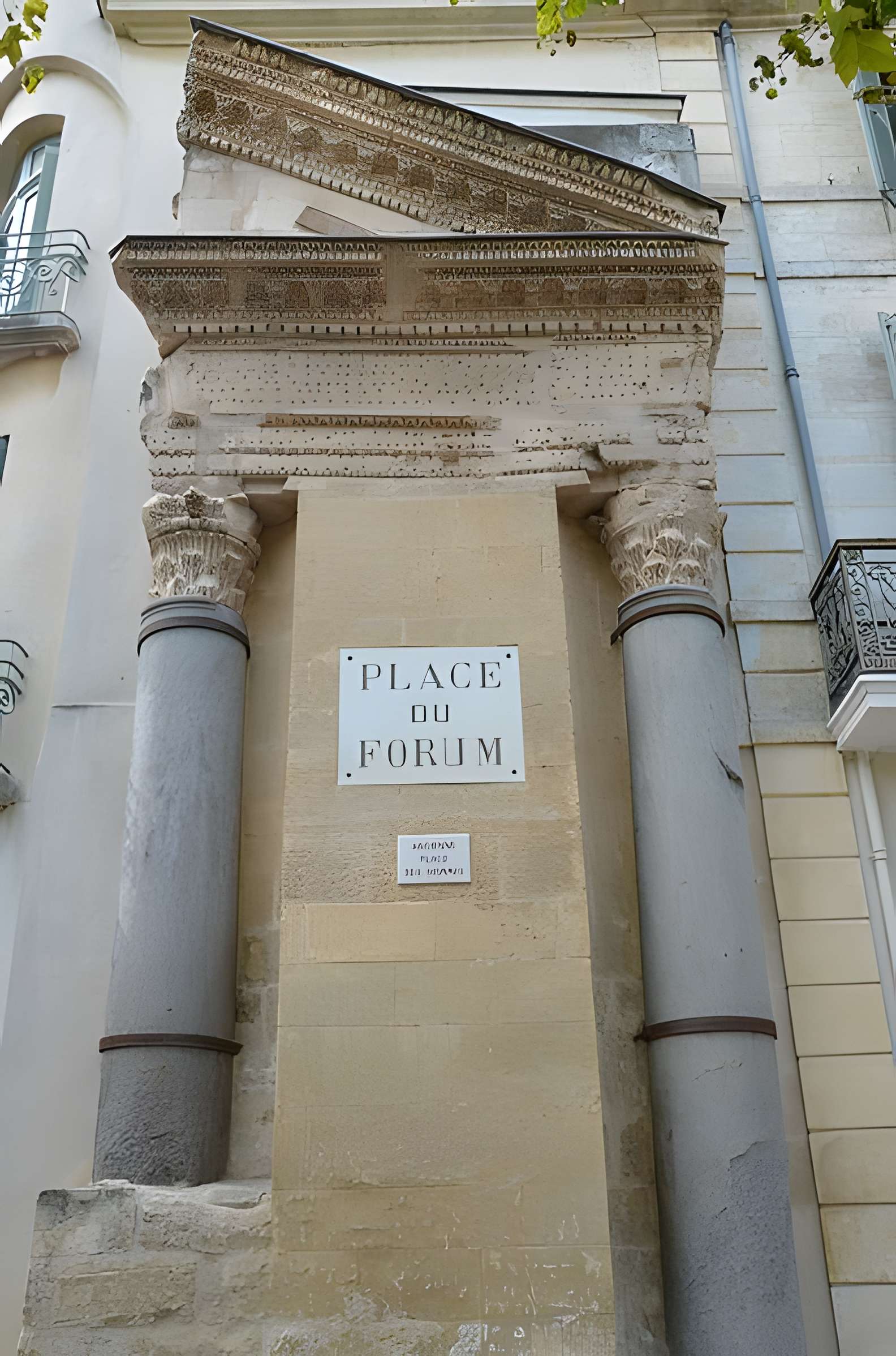 Colonnes de Saint-Lucien à Arles