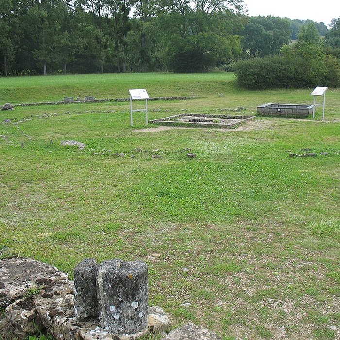 Photo de Ruines gallo-romaines des Fontaines Salées également sur commune de Saint-Père