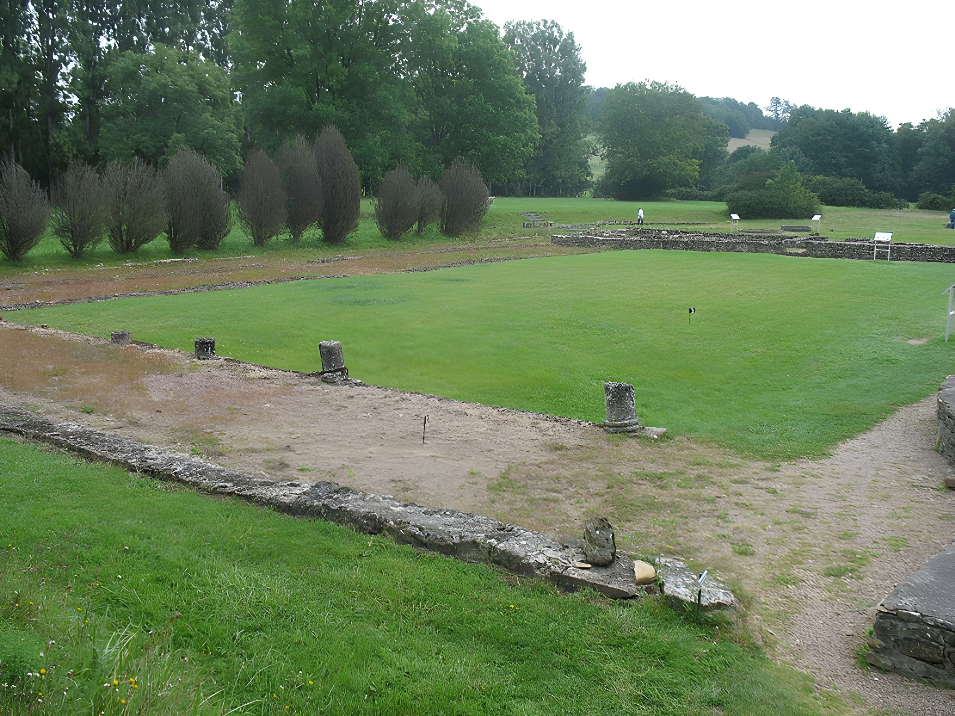 Ruines gallo-romaines des Fontaines Salées (également sur commune de Saint-Père)