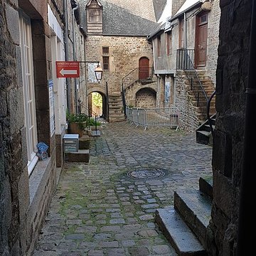 Cour du Foyer de Villedieu-les-Poêles
