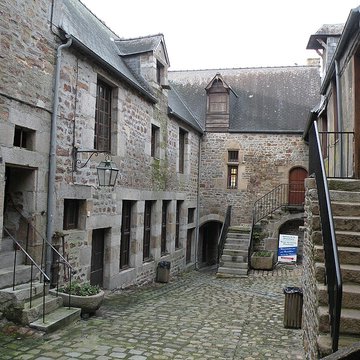 Cour du Foyer de Villedieu-les-Poêles