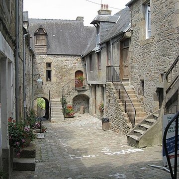 Cour du Foyer de Villedieu-les-Poêles