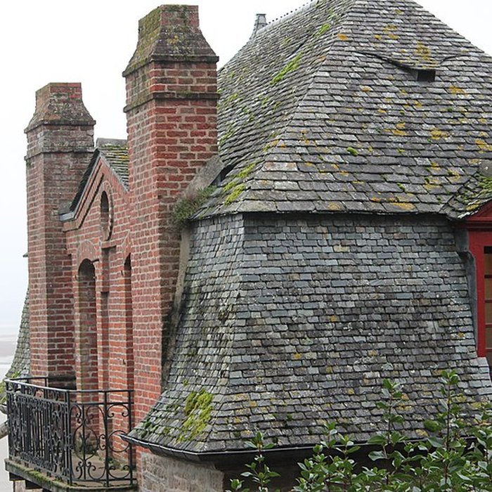 Photo de Cour et bâtiments dépendant du presbytère du Mont-Saint-Michel