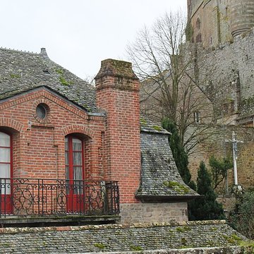 Cour et bâtiments dépendant du presbytère du Mont-Saint-Michel