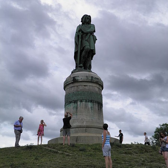 Photo de Statue de Vercingétorix dAlise-Sainte-Reine