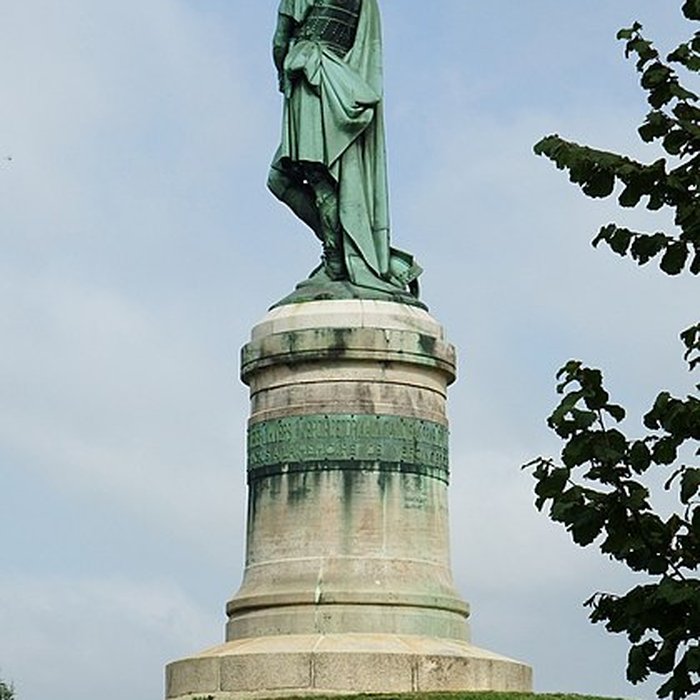 Photo de Statue de Vercingétorix dAlise-Sainte-Reine