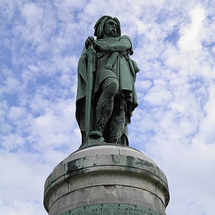 Photo de Statue de Vercingétorix dAlise-Sainte-Reine