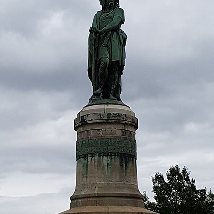 Photo de Statue de Vercingétorix dAlise-Sainte-Reine
