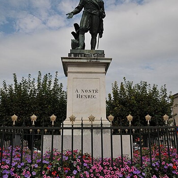 Photo de Statue dHenri IV à Nérac