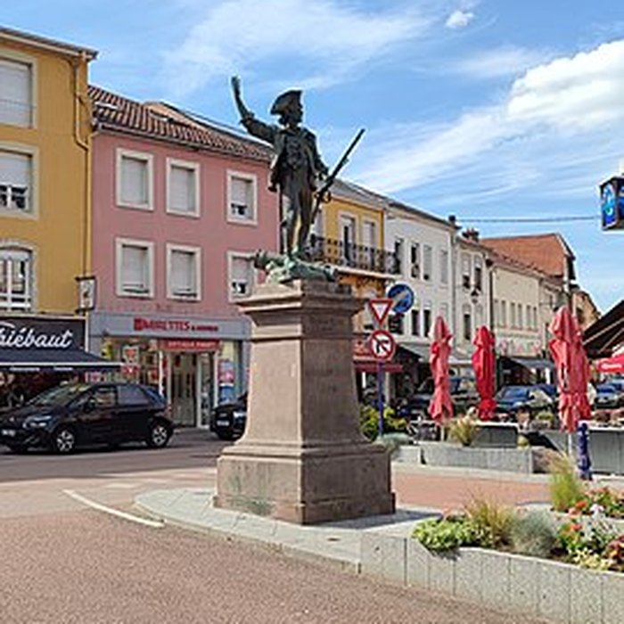 Photo de Statue du Volontaire de 1792 à Remiremont