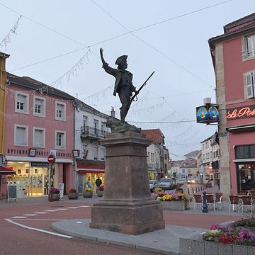 Statue du Volontaire de 1792 à Remiremont