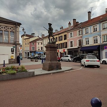 Statue du Volontaire de 1792 à Remiremont