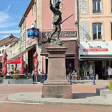 Statue du Volontaire de 1792 à Remiremont