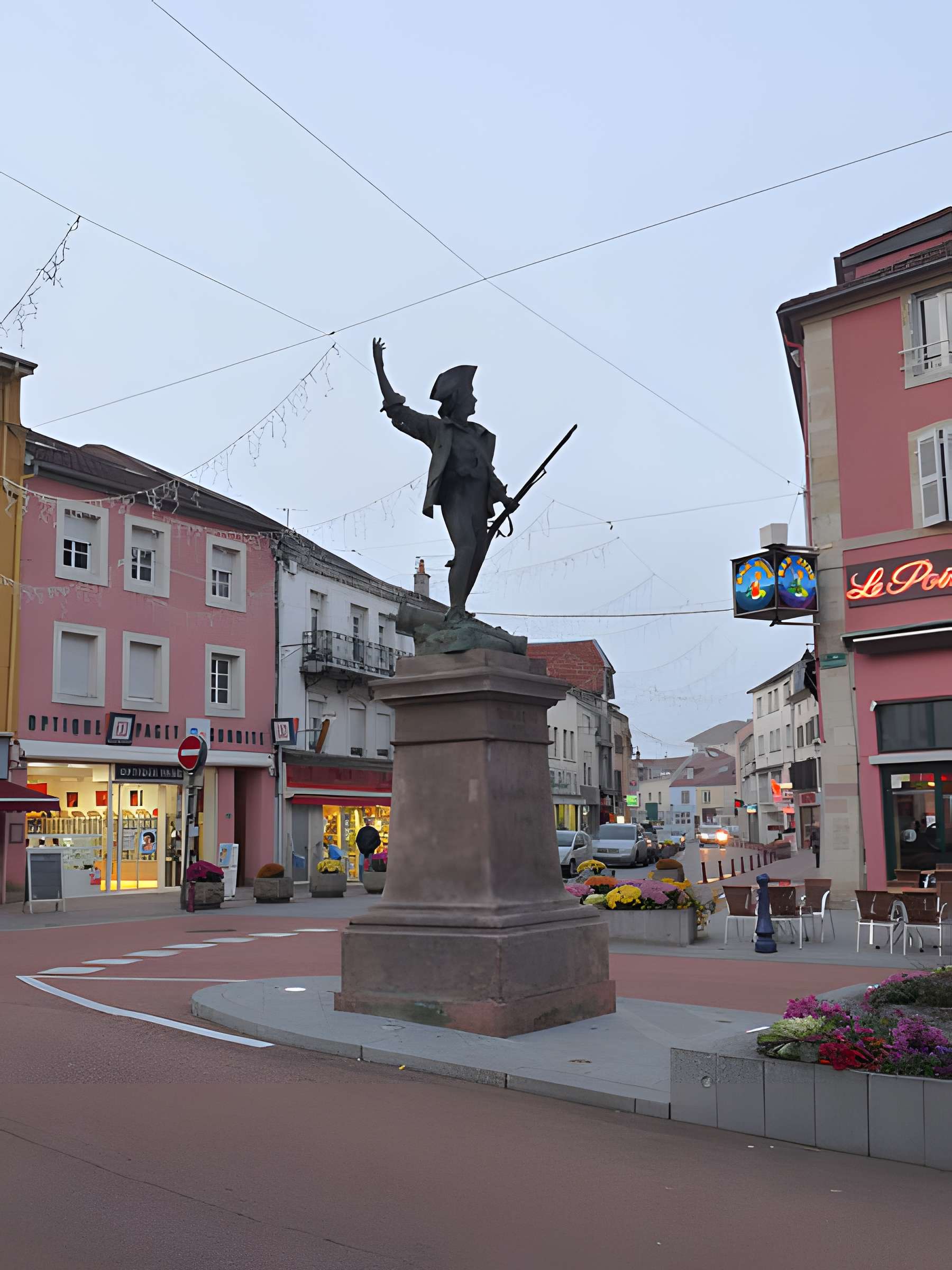 Statue du Volontaire de 1792 à Remiremont