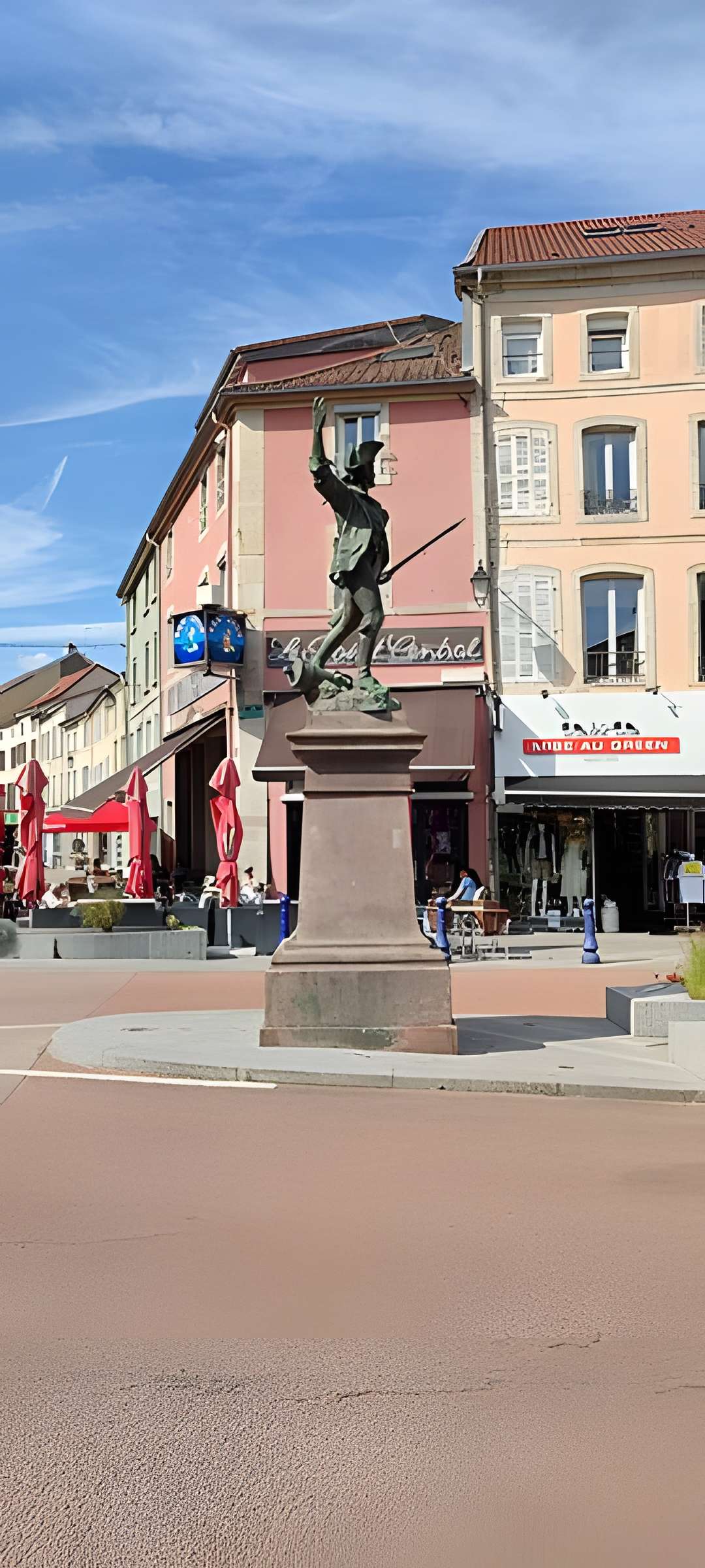 Statue du Volontaire de 1792 à Remiremont