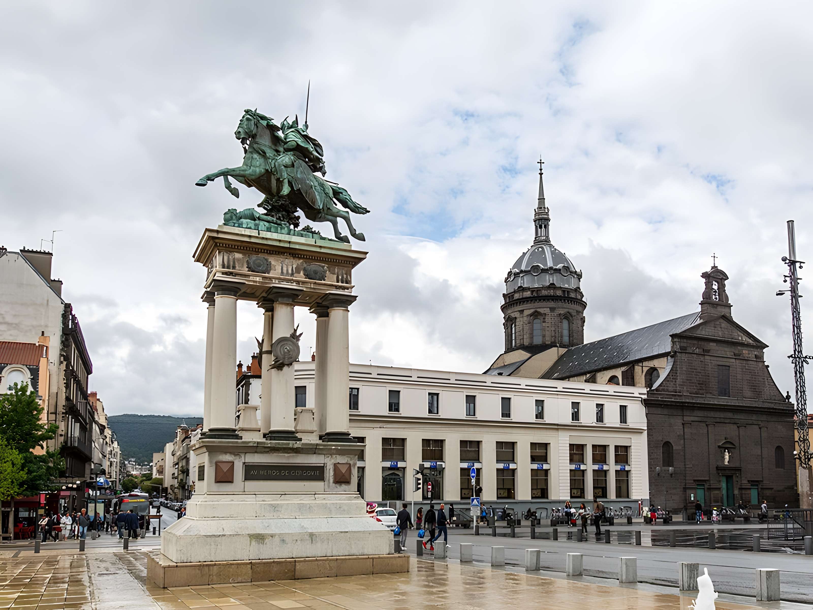 Statue équestre de Vercingétorix à Clermont-Ferrand