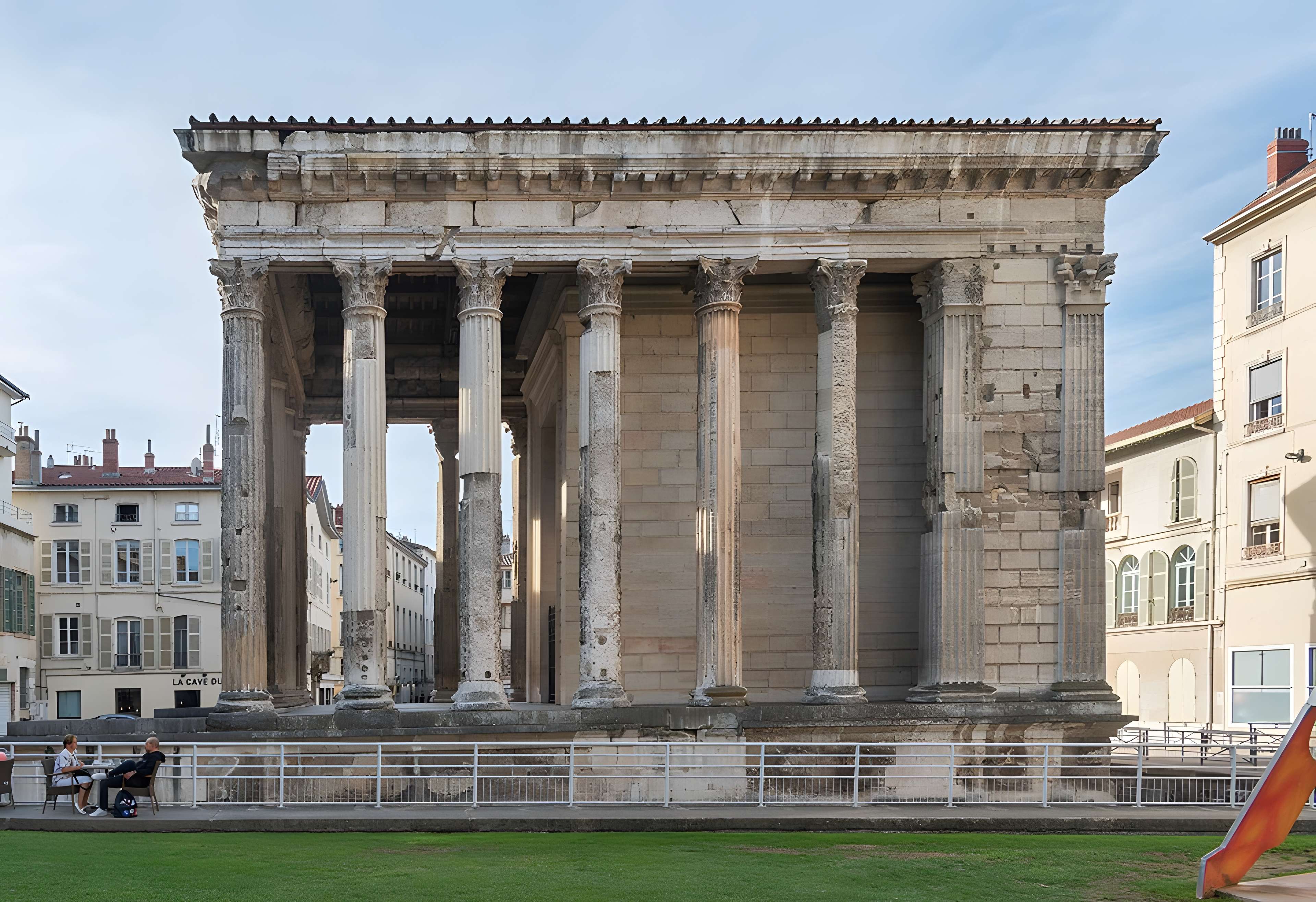 Temple d'Auguste et de Livie à Vienne