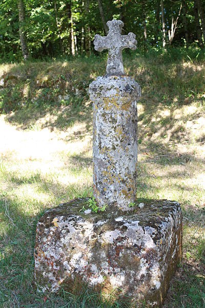 Photo de Croix à l'entrée du parc du Château de la Faye