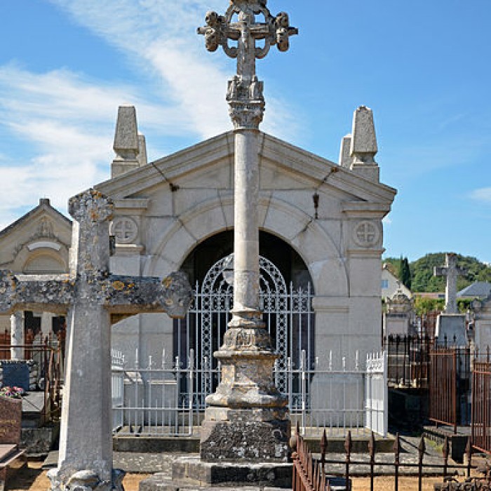 Photo de Croix de Boëssé à Yvré-lÉvêque