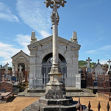 Croix de Boëssé à Yvré-lÉvêque