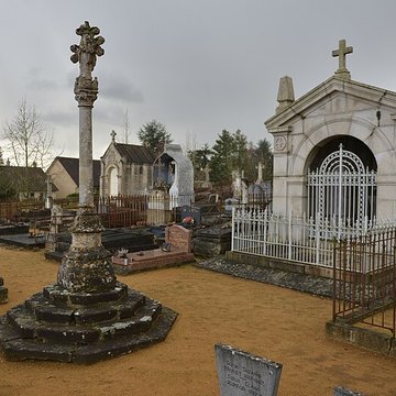 Croix de Boëssé à Yvré-lÉvêque