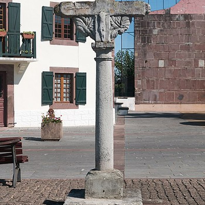 Photo de Croix de carrefour de Saint-Jean-le-Vieux