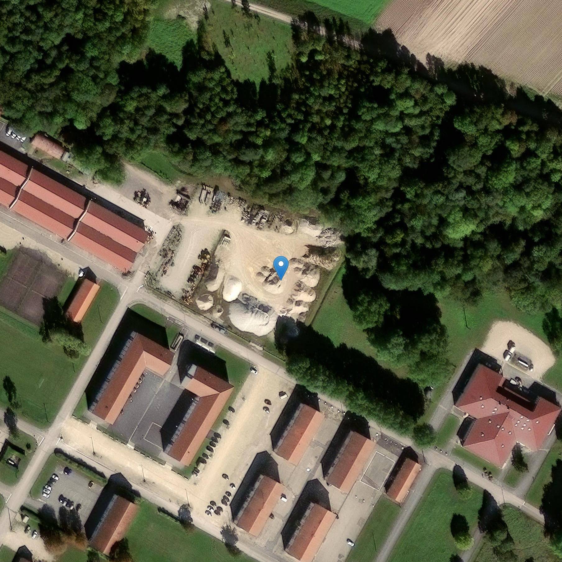 Photo de Mailly-le-Camp Road Cross