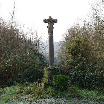 Croix de chemin en pierre de Tréglamus